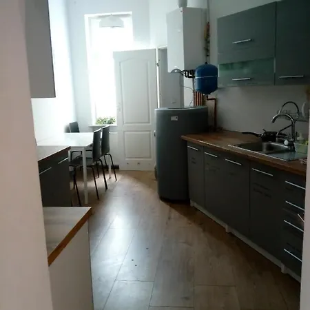 Tulip - Pokój Nr 8 Ze Wspólną łazienką I Kuchnią * Szczecin