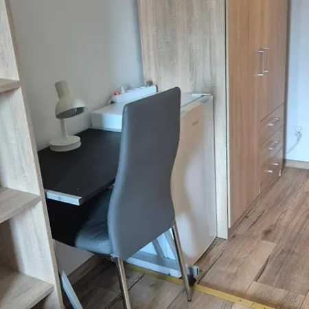 Tulip - Pokój Nr 8 Ze Wspólną łazienką I Kuchnią * Szczecin